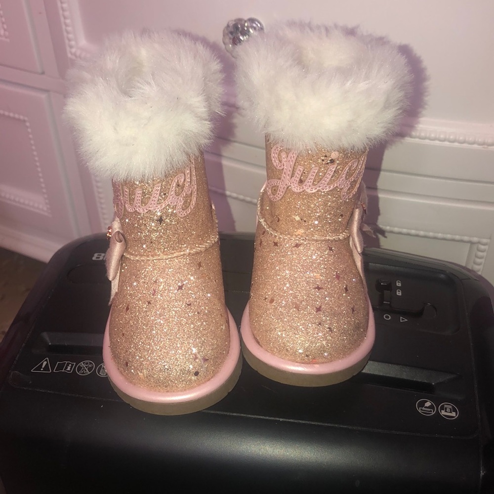 ✨Pretty in Pink✨ Juicy Couture snow boots